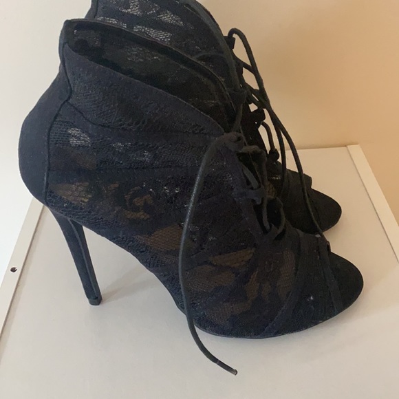 Lace heels - Picture 2 of 4